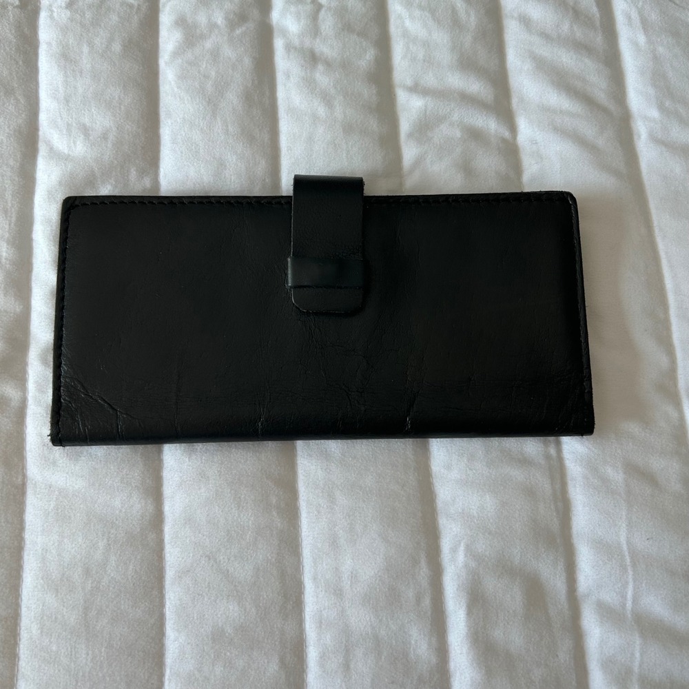 Tribe Alive Black Leather Slim Long Bifold Wallet Magnetic Closure Womens